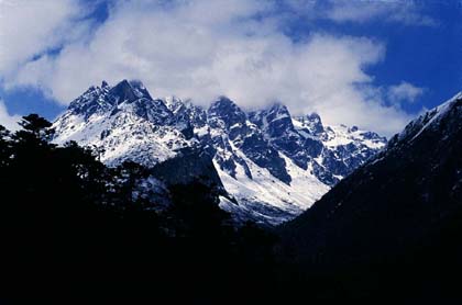 India_Sikkim_Yamtung_mountains05.jpg