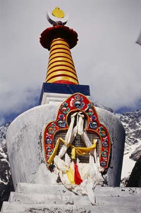 India_Sikkim_Yamtung_stupa.jpg